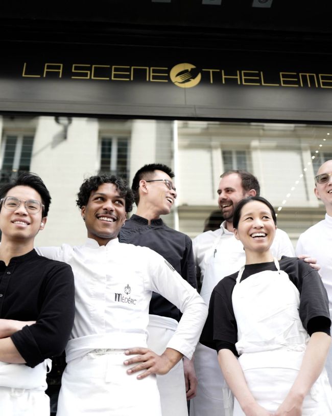 Restaurant romantique à Paris avec vue sur les feux d’artifice la nuit