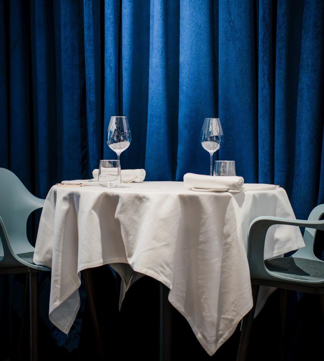 Restaurant romantique à Paris avec vue sur les feux d’artifice la nuit