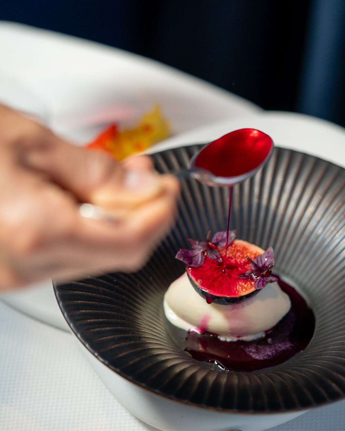 Plat signature raffiné servi à La Scène Thélème